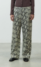 Carica l'immagine nel visualizzatore di Gallery, PANTALONE PELLE

