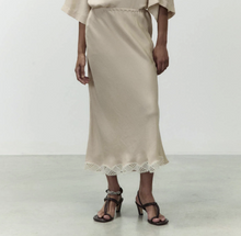 Carica l'immagine nel visualizzatore di Gallery, GONNA SETA
